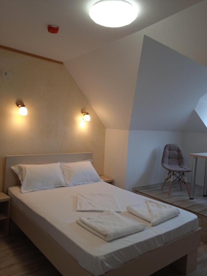 Hotel Marina Srl Bucarest Extérieur photo