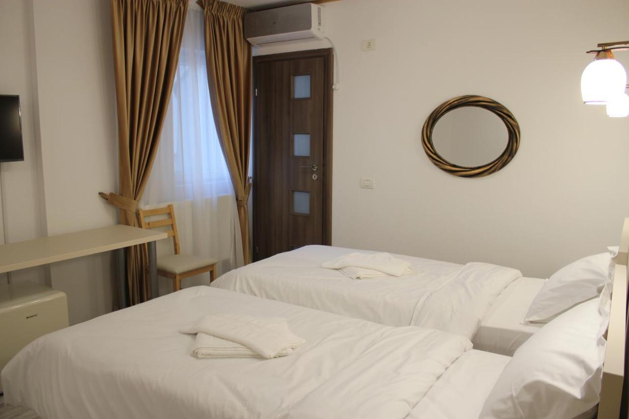 Hotel Marina Srl Bucarest Extérieur photo