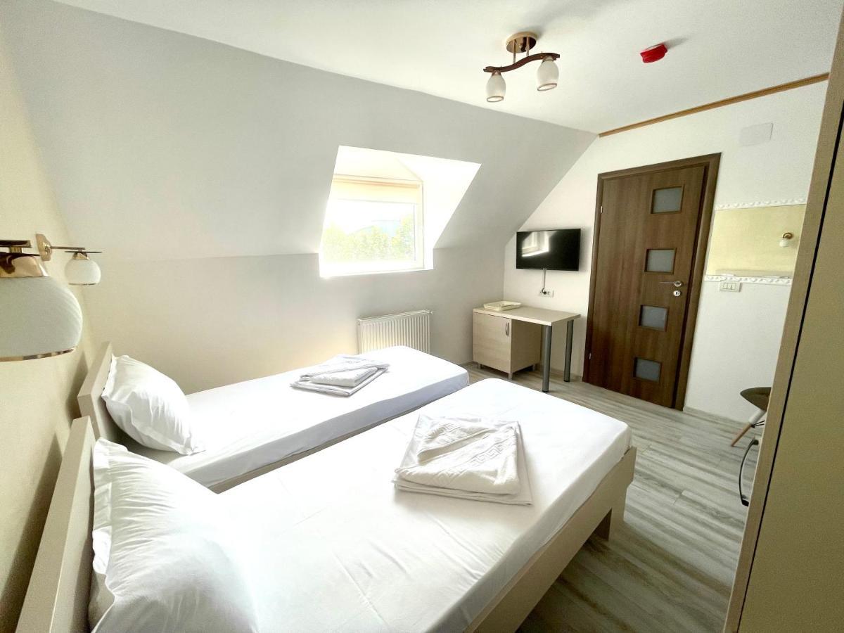 Hotel Marina Srl Bucarest Extérieur photo