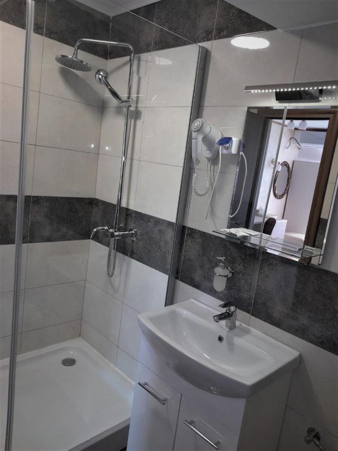 Hotel Marina Srl Bucarest Extérieur photo