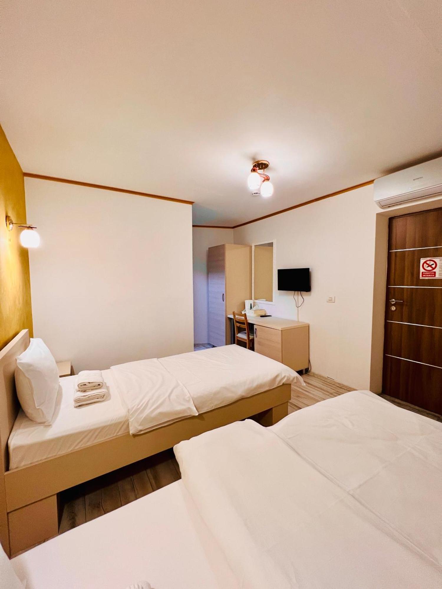 Hotel Marina Srl Bucarest Extérieur photo
