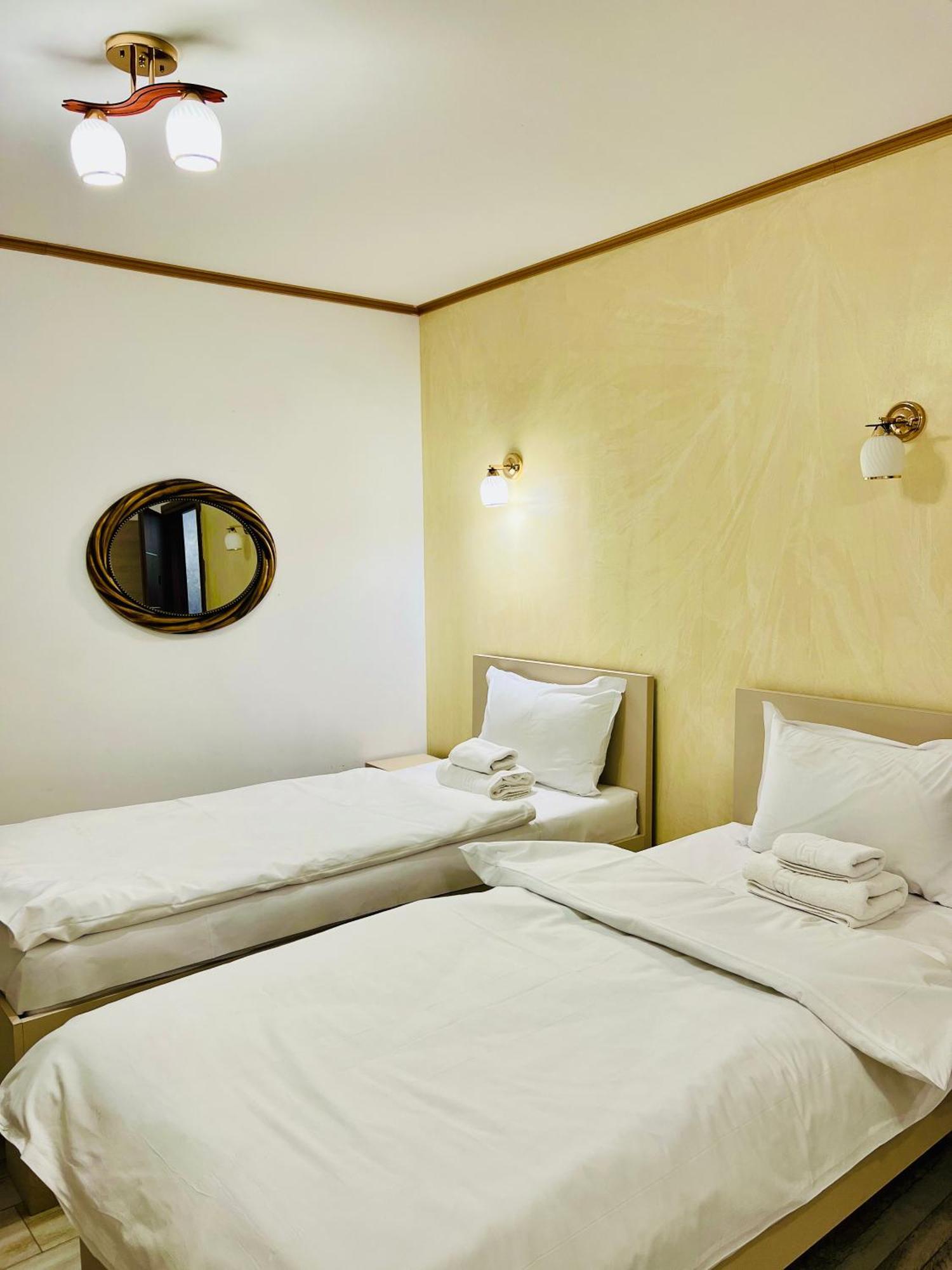 Hotel Marina Srl Bucarest Extérieur photo