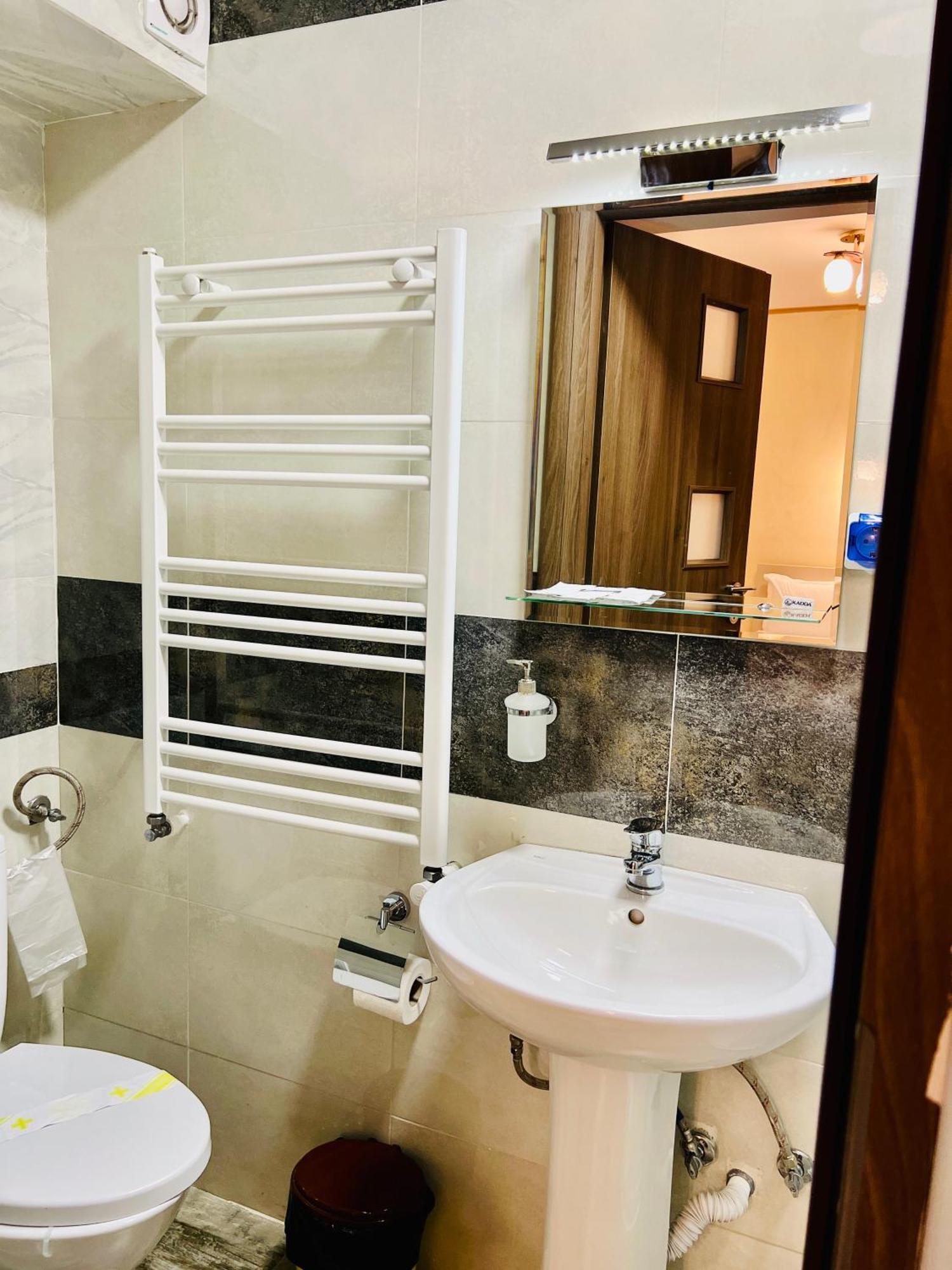 Hotel Marina Srl Bucarest Extérieur photo